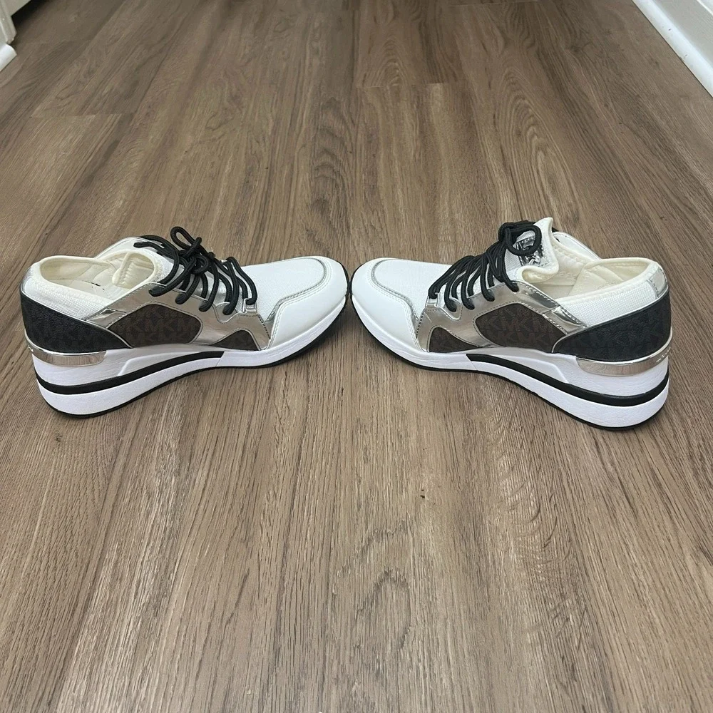 Michael Kors Liv Extreme Trainer‎ Sneakers White Brown Signature Logo Size 8M